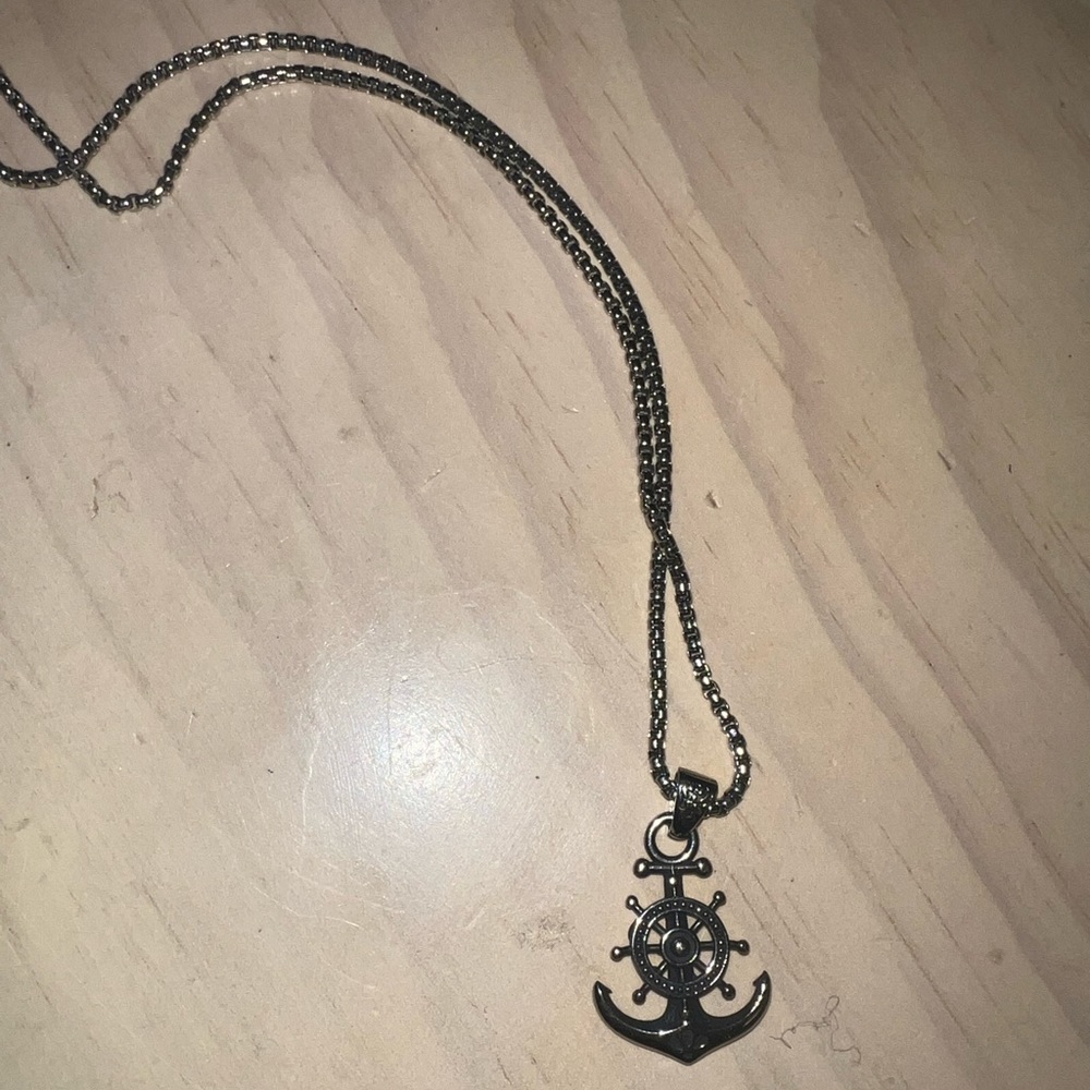 Silver anchor pendant necklace